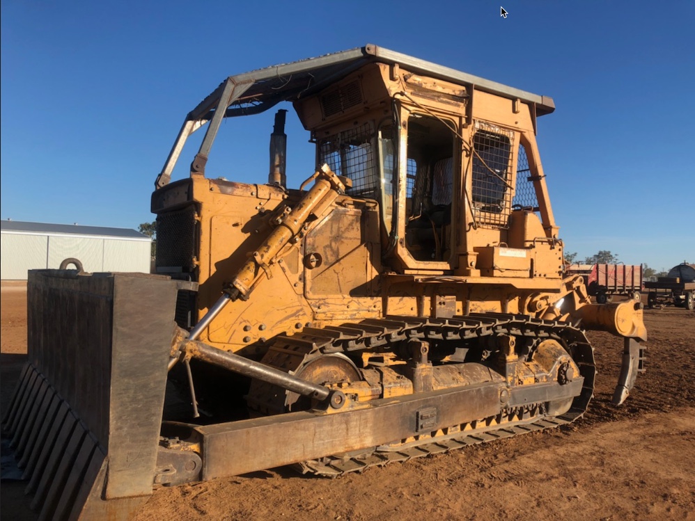 Komatsu D8018 Dozer Machinery & Equipment Bulldozers